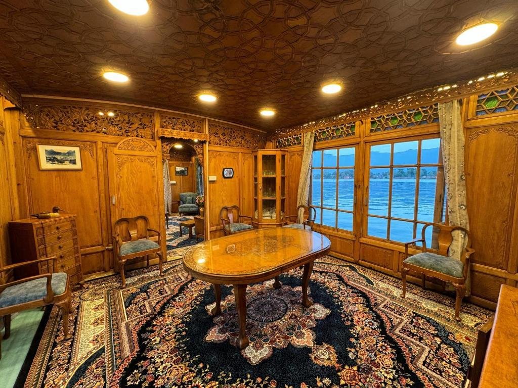Peacock Houseboat 2 Bedroom x Solis Nature