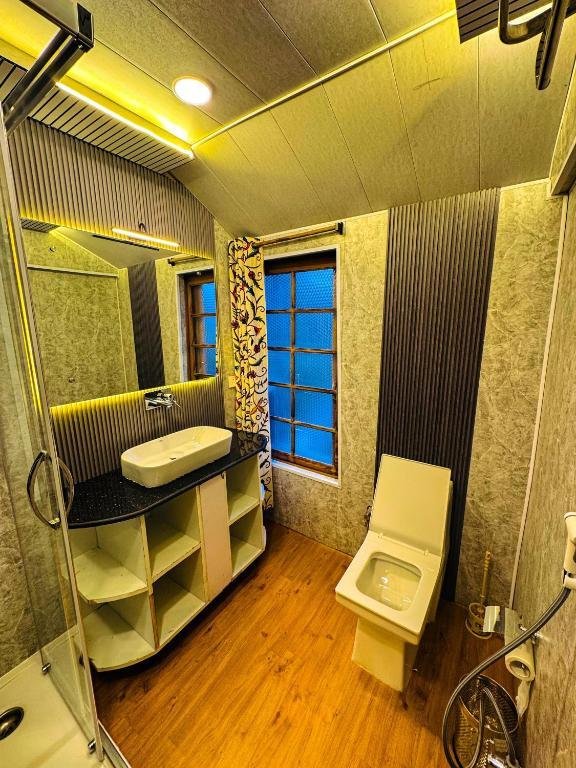Peacock Houseboat 2 Bedroom x Solis Nature
