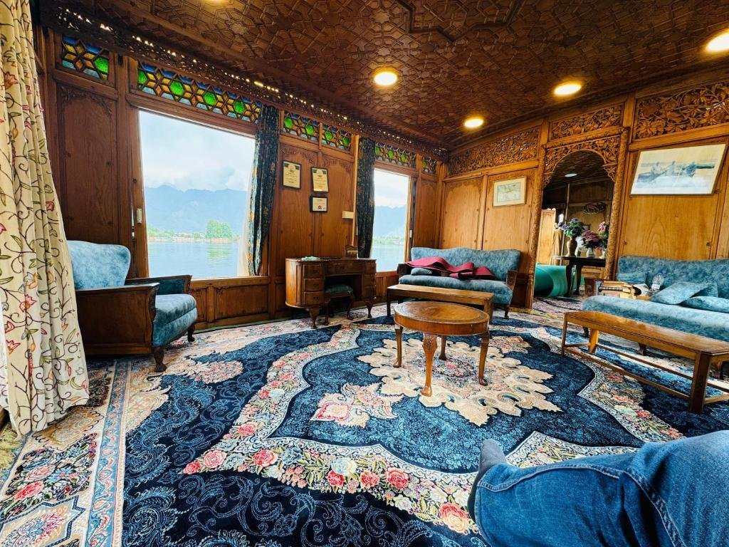 Peacock Houseboat 3 Bedroom x Solis Nature