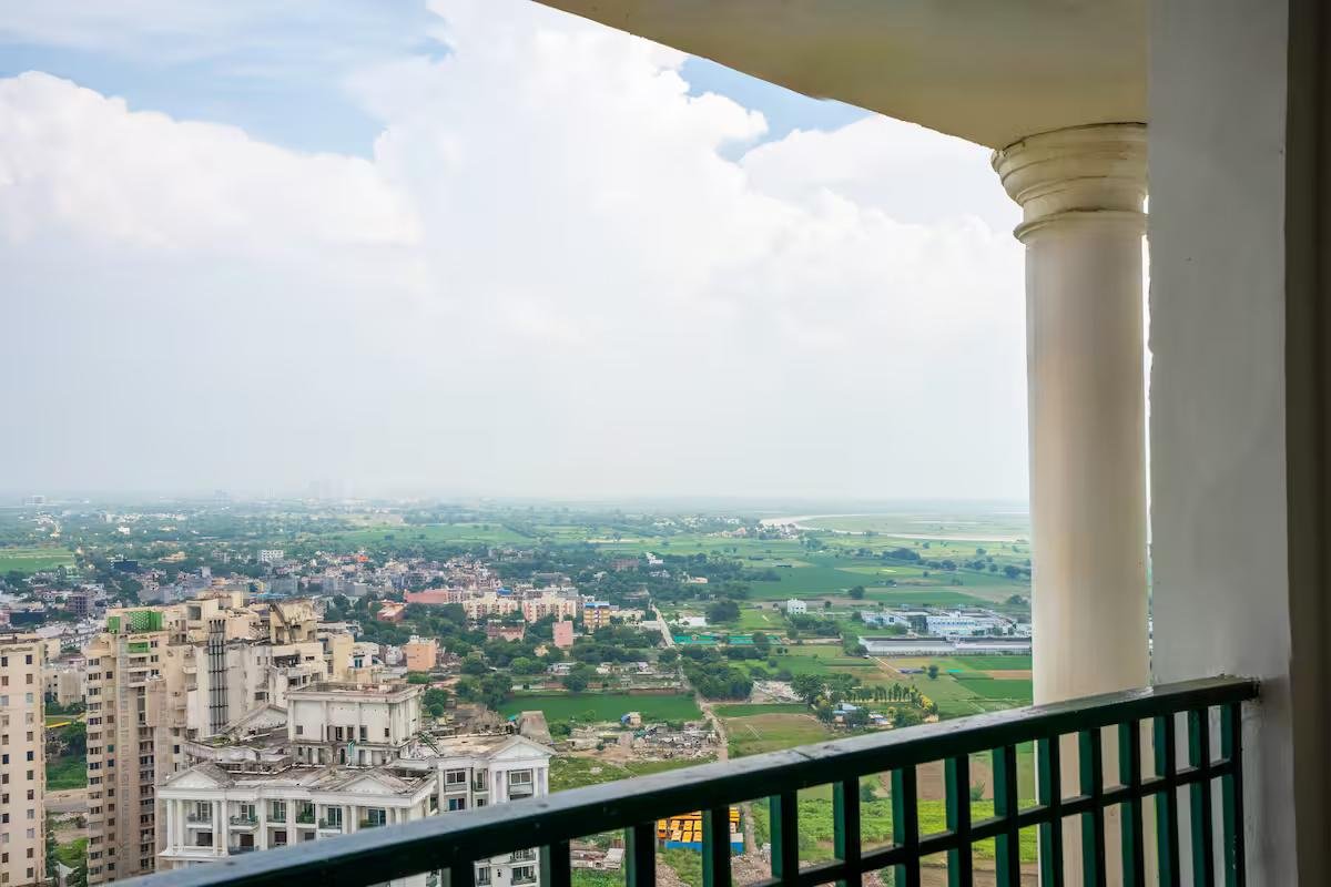 Luxurious Serviced Apartment with Modern Comforts x Solis Nature