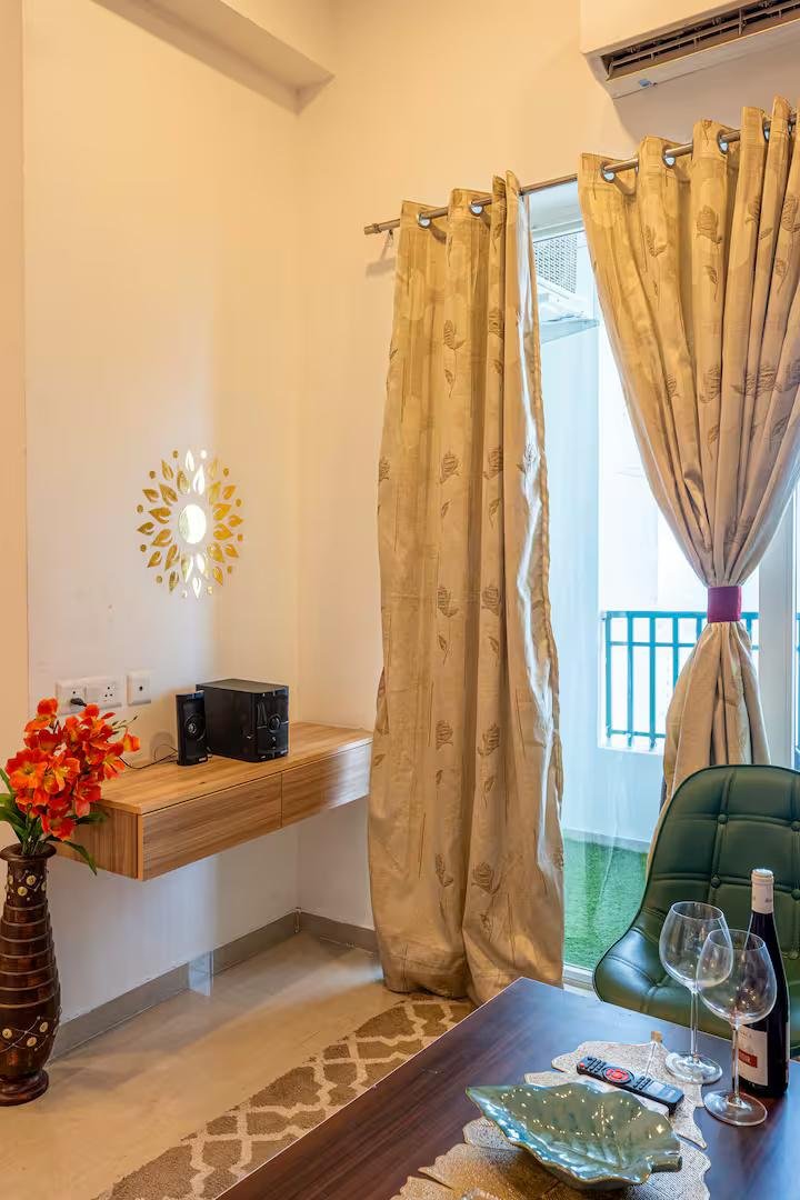 Luxurious Serviced Apartment with Modern Comforts x Solis Nature