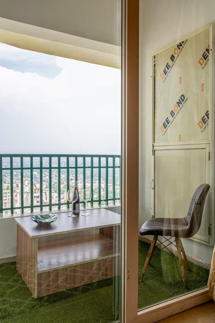 Luxurious Serviced Apartment with Modern Comforts x Solis Nature
