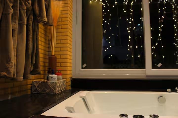 Mannat  | Pure Luxury Stay with Jaccuzi | x Solis Nature