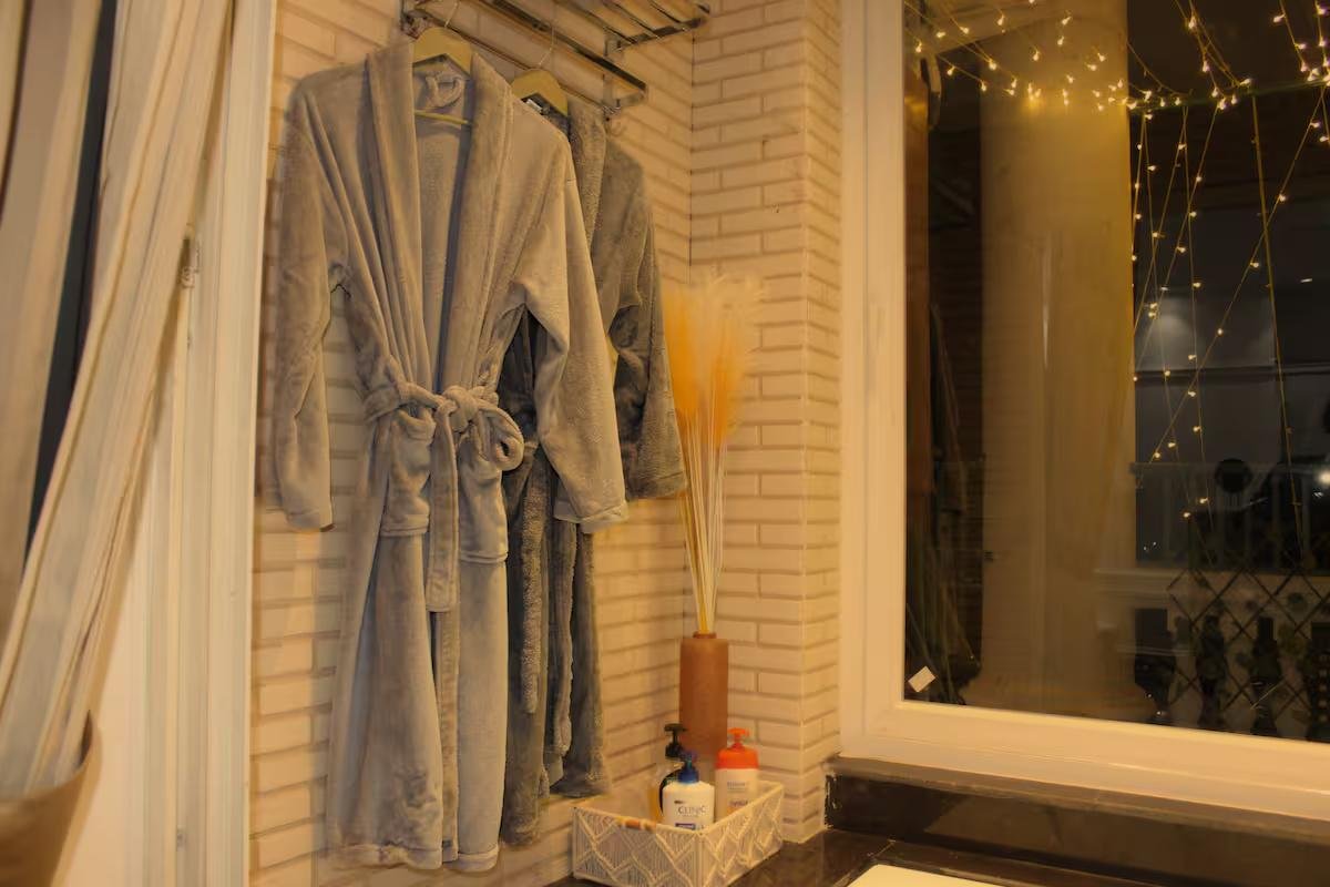 Mannat  | Pure Luxury Stay with Jaccuzi | x Solis Nature