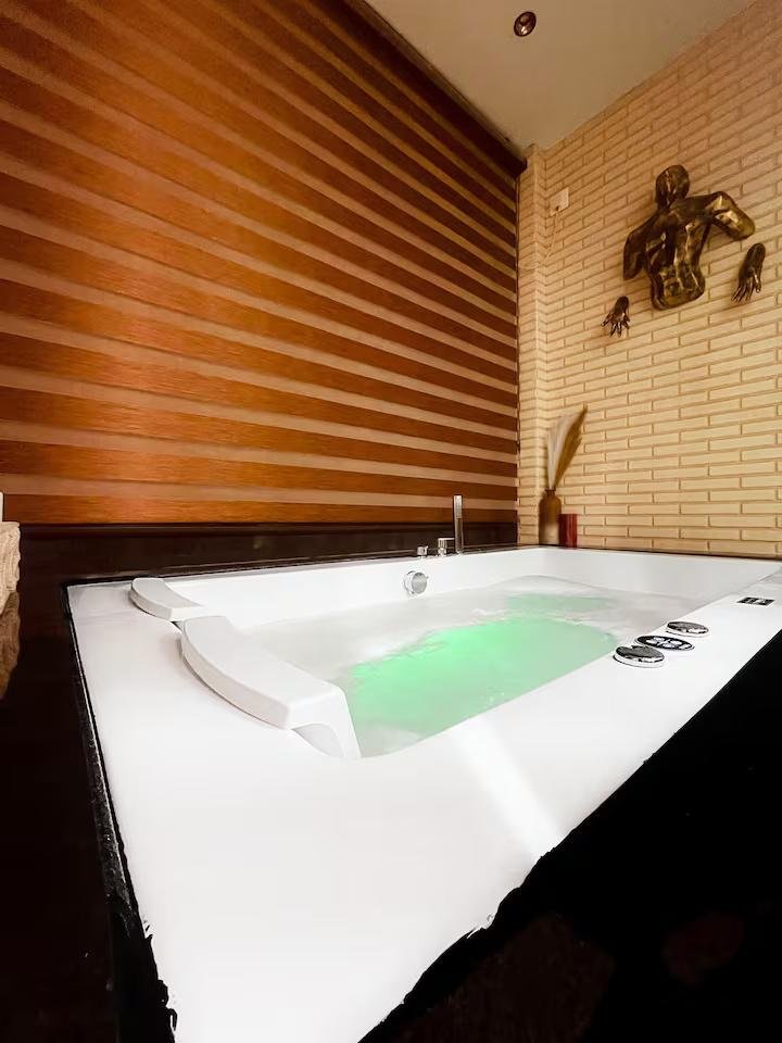 Mannat  | Pure Luxury Stay with Jaccuzi | x Solis Nature