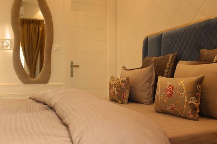La Belle By Mulberry Homestays | Pure Luxury | (NCR) x Solis Nature