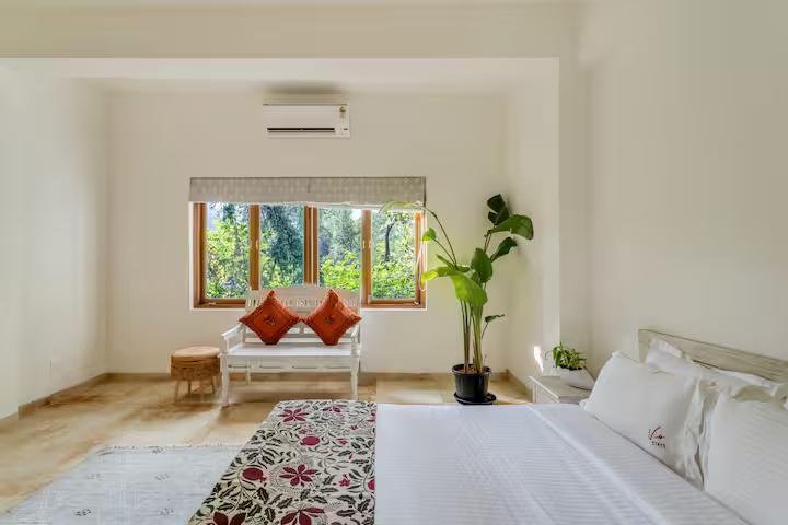 Ivory 5 BHK Private Pool Villa near Calangute x Solis Nature