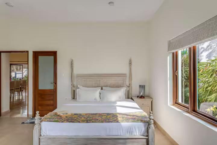 Ivory 5 BHK Private Pool Villa near Calangute x Solis Nature