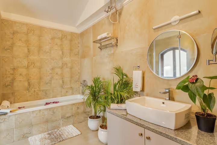 Ivory 5 BHK Private Pool Villa near Calangute x Solis Nature