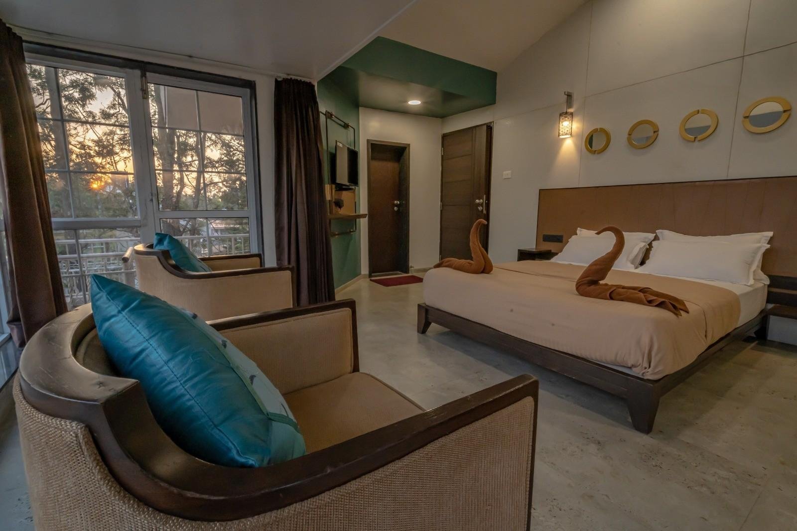 Olivia 5BHK x Solis Nature