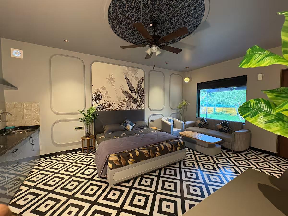 Grey House Cottage x Solis Nature