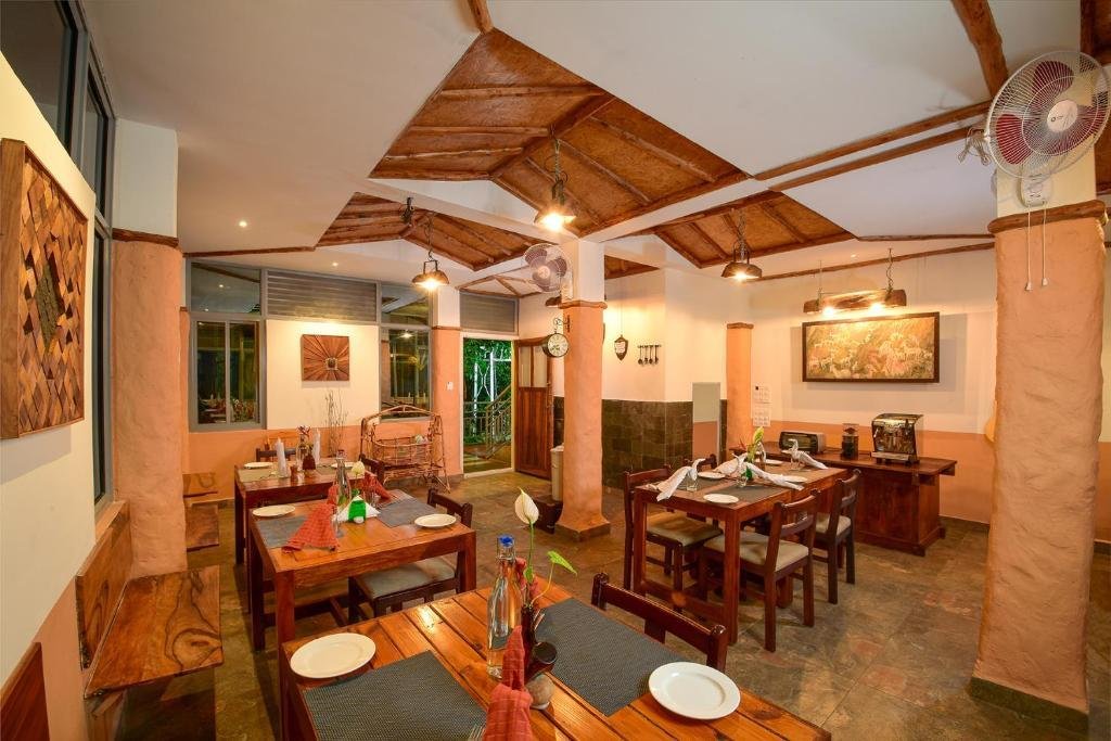 Mistletoe Homestay & Art Gallery Cafe x Solis Nature