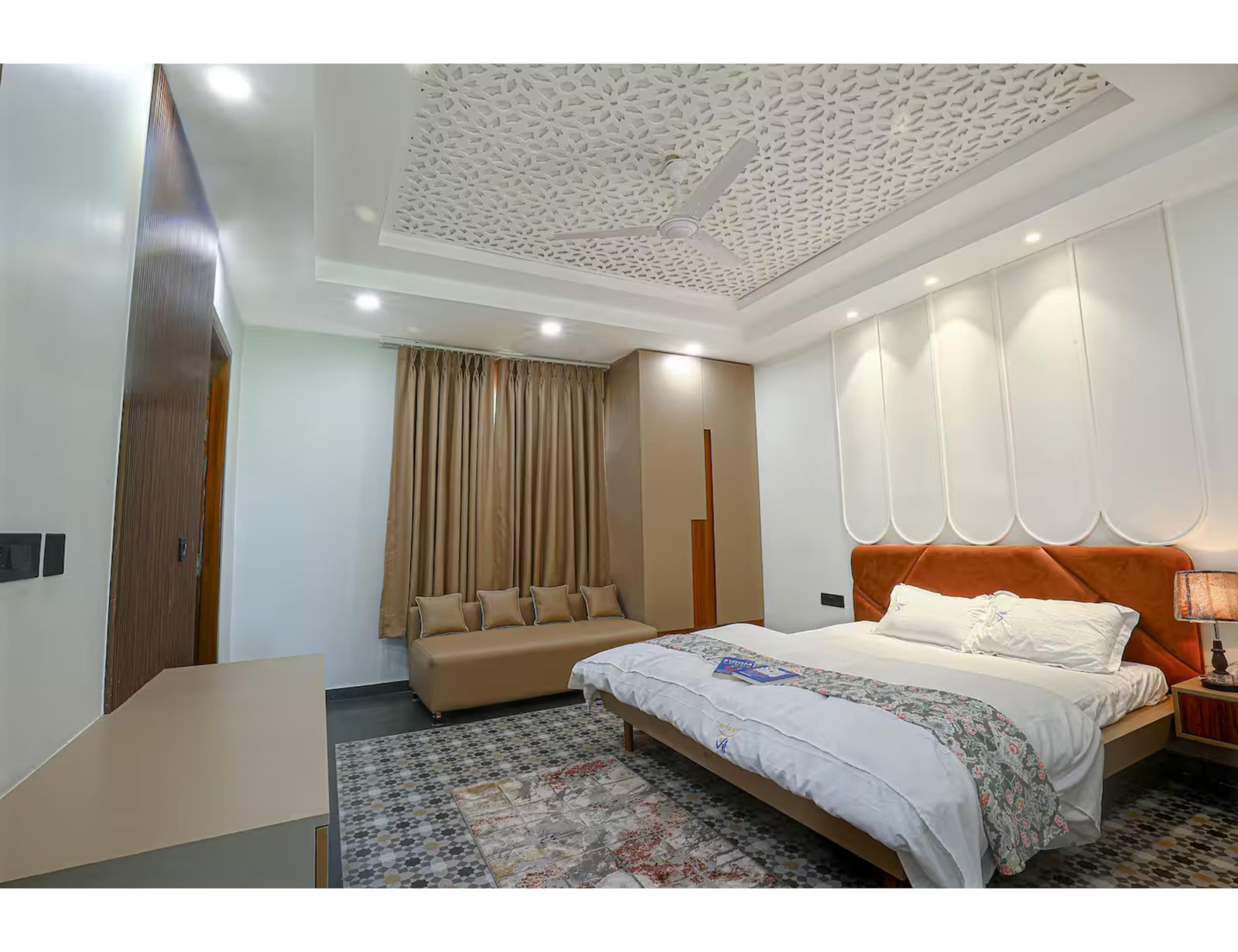 4BHK luxury farmhouse in Noida (NCR) x Solis Nature