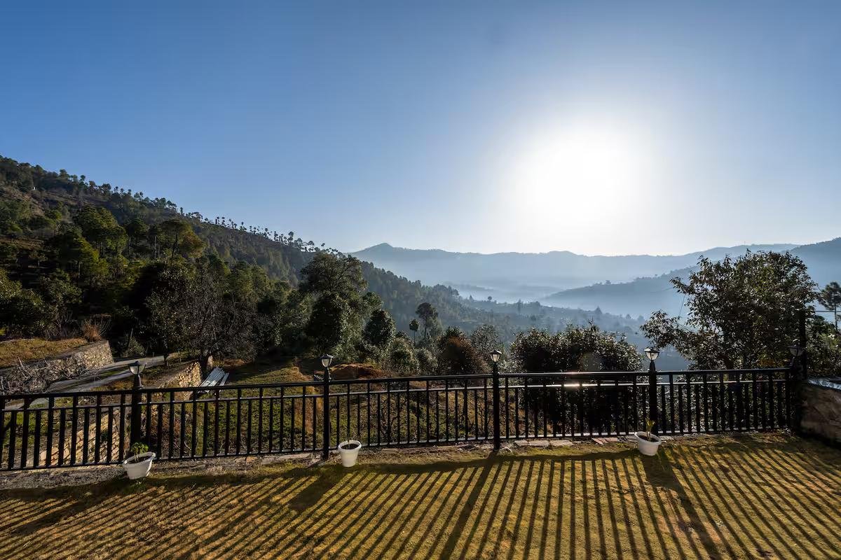 Cosy Cottage with 5 Star Views | Near Mukteshwar x Solis Nature