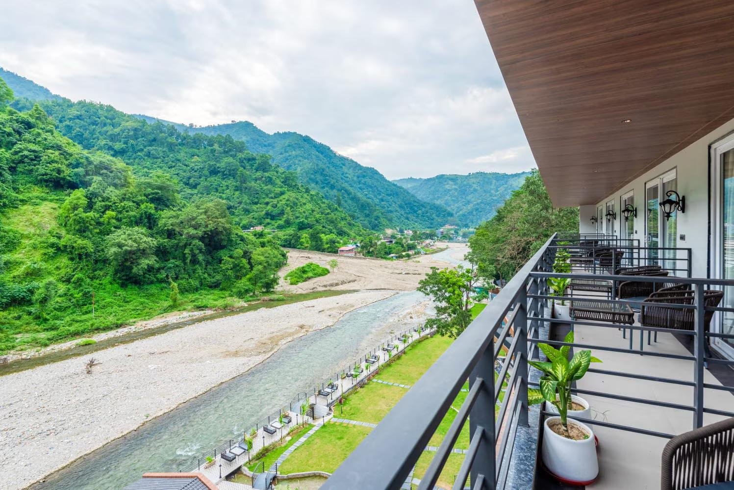 DLS Divine Resort and Spa x Solis Nature