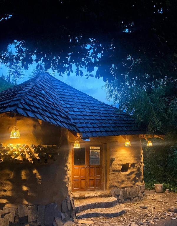 Jankis Commune Manali’s 1st Earthbag mud home x Solis Nature