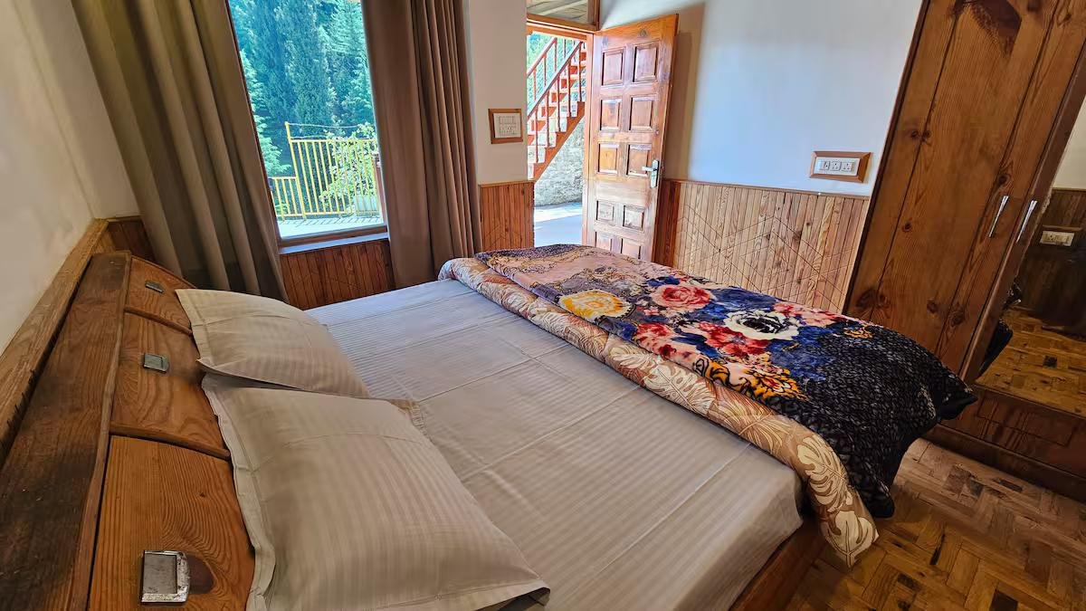 Khwabgaah Manali | The Pine Nook Rooms x Solis Nature