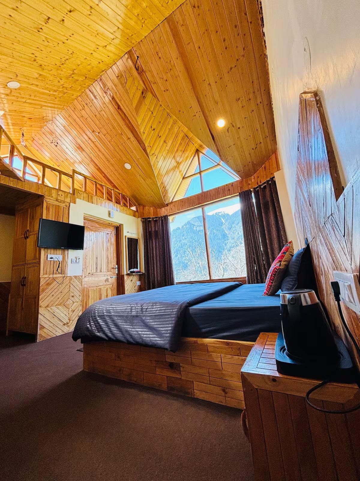 Kahaani | Luxury Wooden Chalet1 in Manali x Solis Nature