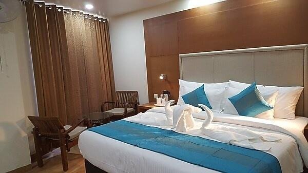 DLS Hotels The Rock Castle x Solis Nature