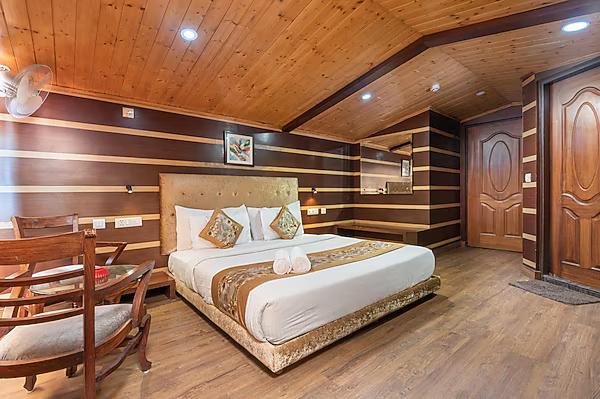 DLS Hotels The Rock Castle x Solis Nature