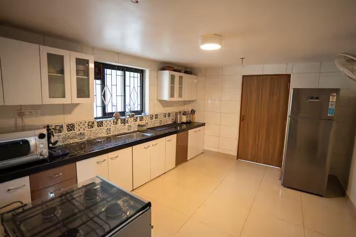 Papa’s house 5bhk 1.5km from the beach by CQ x Solis Nature