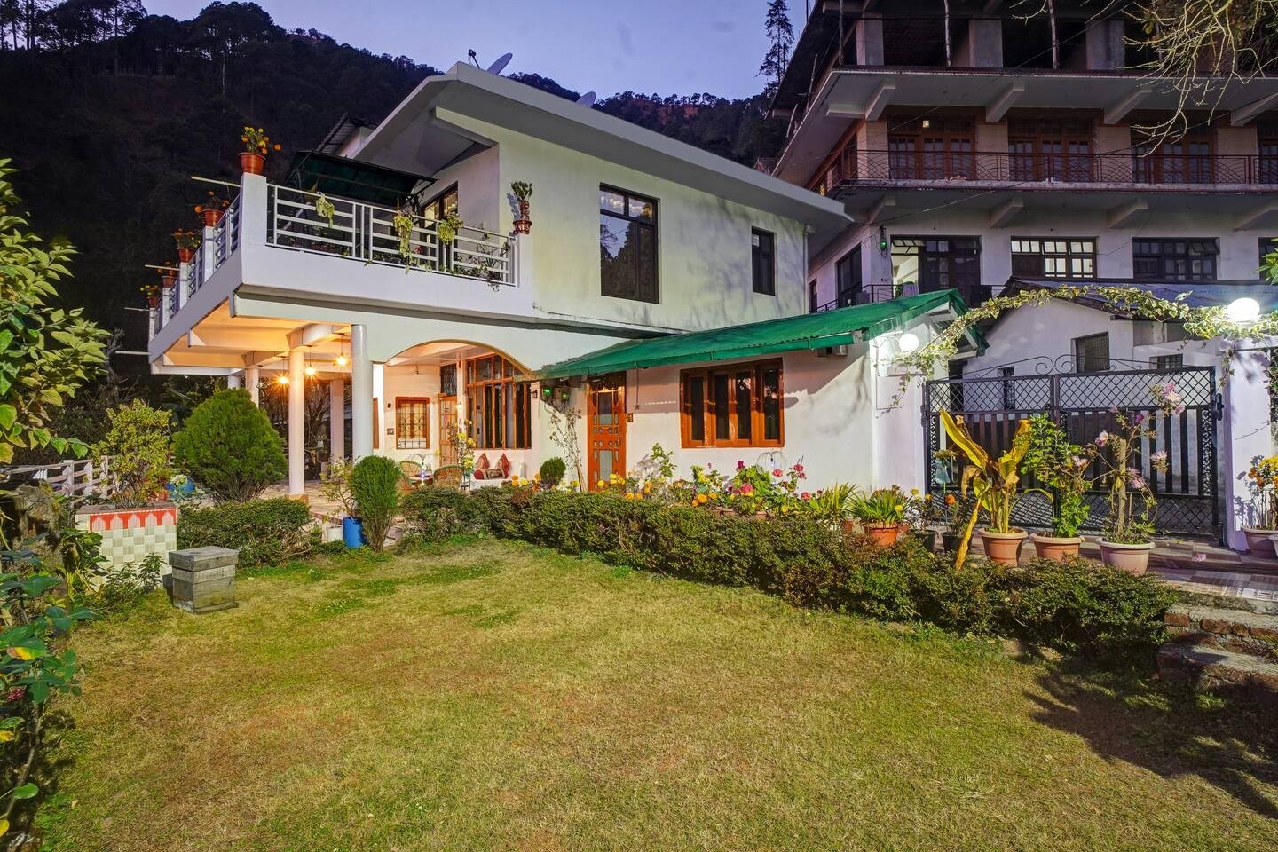 Nature's Vibe Homestay Kainchi Dham-Hillside Home x Solis Nature