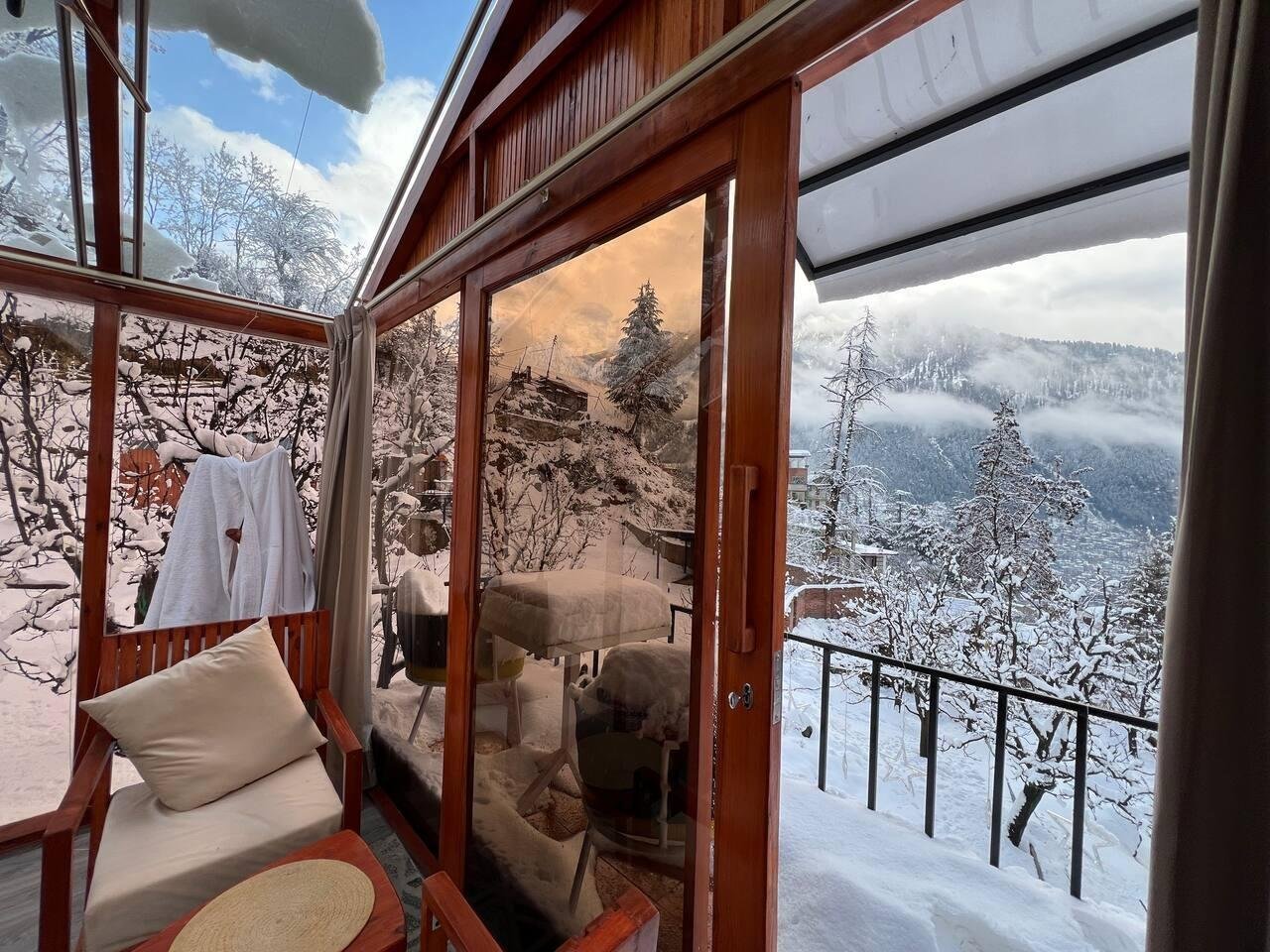 Dreamy Wood n Glass Cabin with Cafe in Forest x Solis Nature