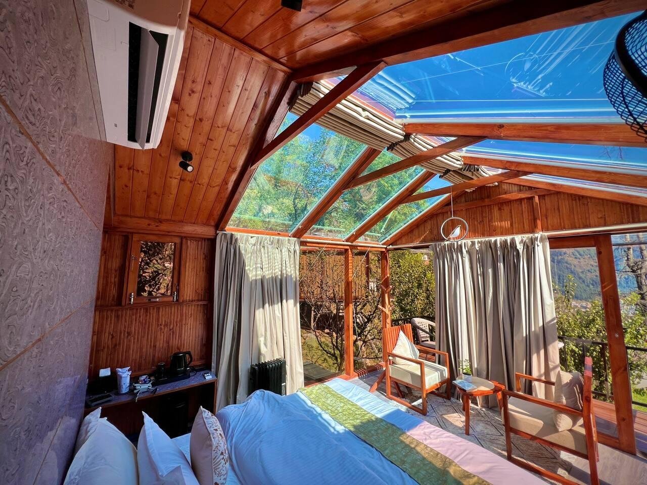 Dreamy Wood n Glass Cabin with Cafe in Forest x Solis Nature