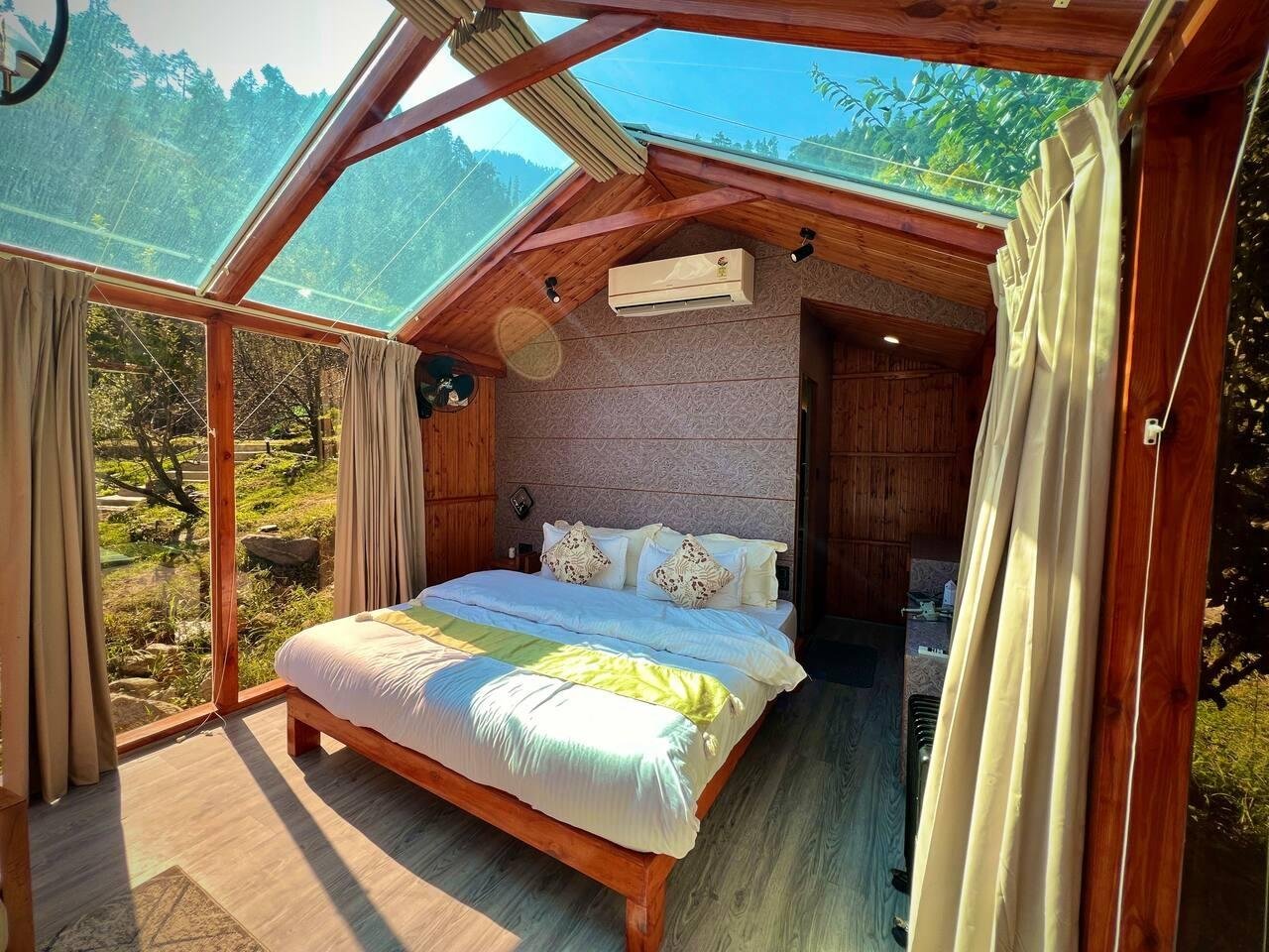 Dreamy Wood n Glass Cabin with Cafe in Forest x Solis Nature