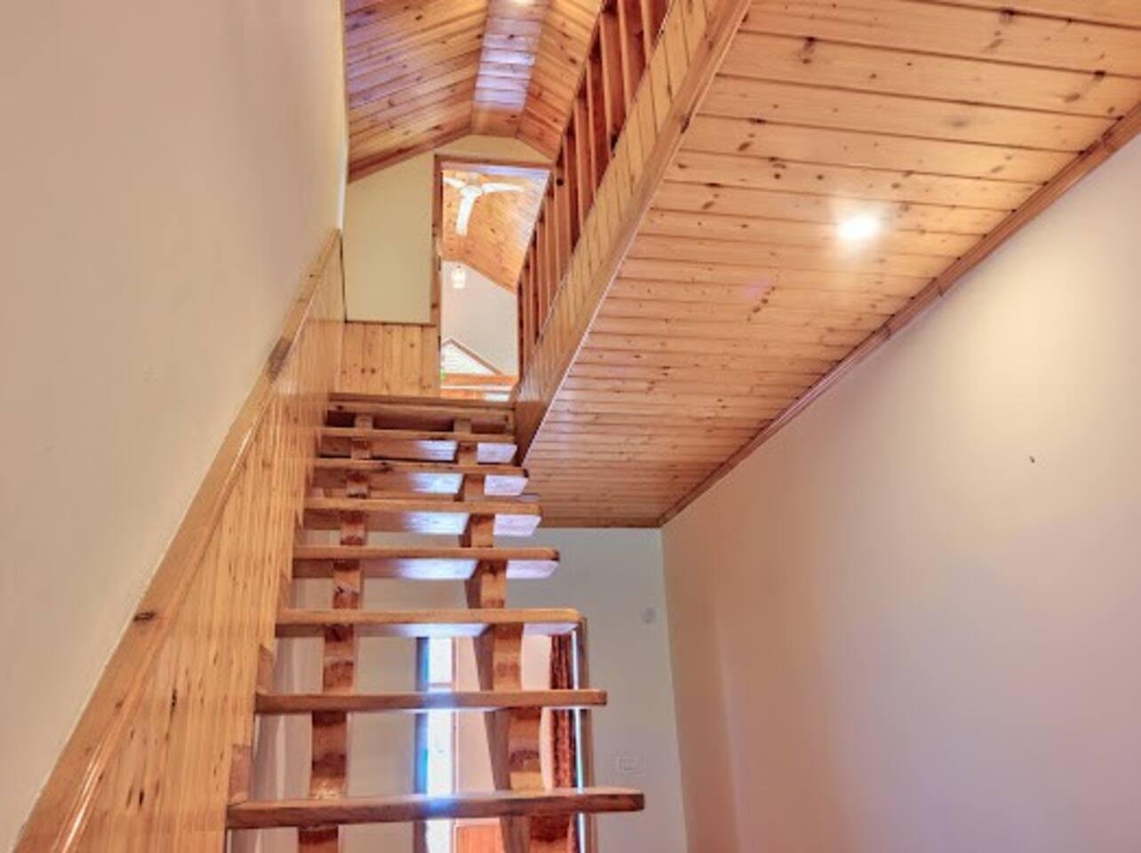 4 bhk penthouse manali Cottage by Geeta Villa x Solis Nature