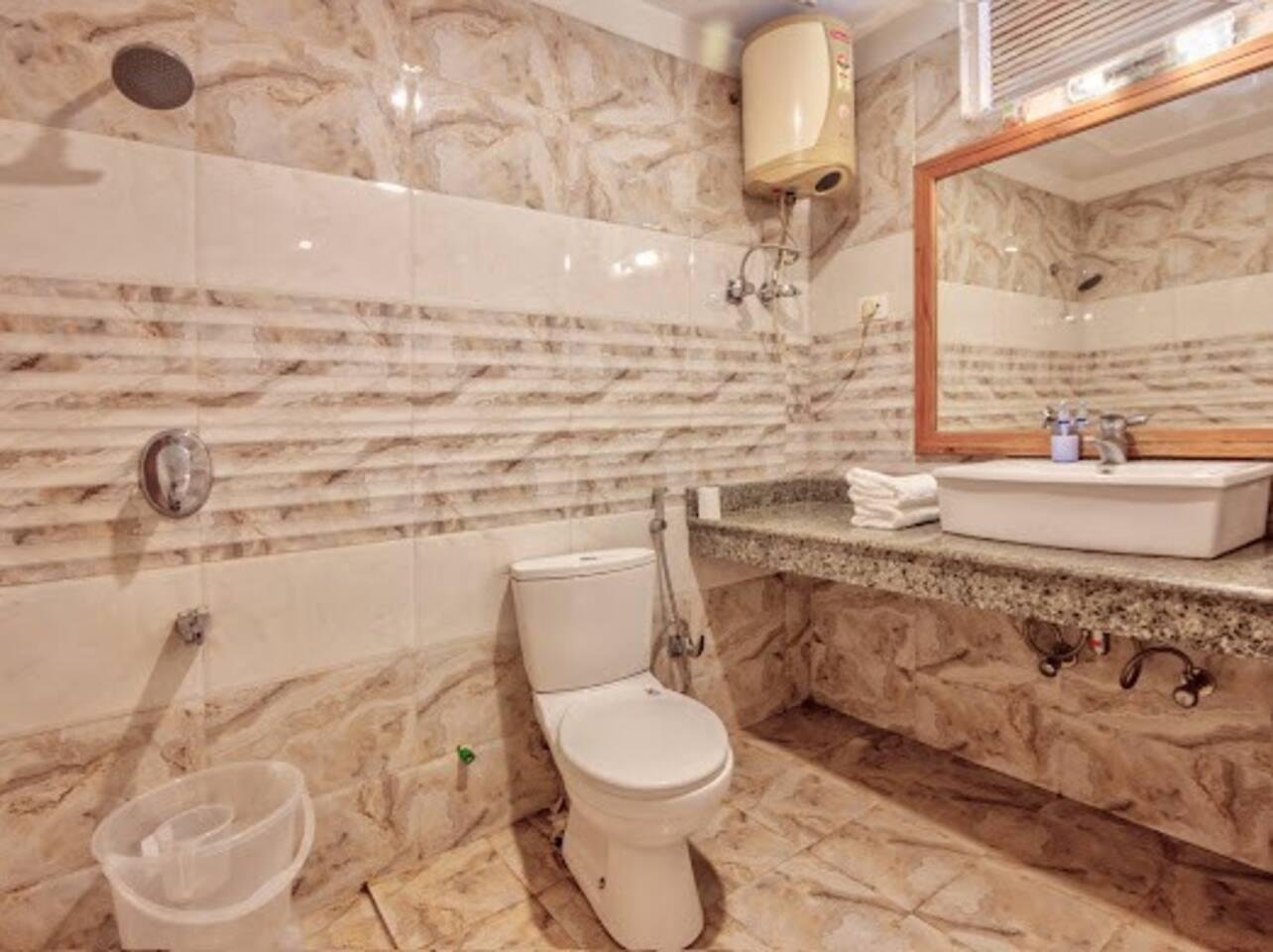 4 bhk penthouse manali Cottage by Geeta Villa x Solis Nature