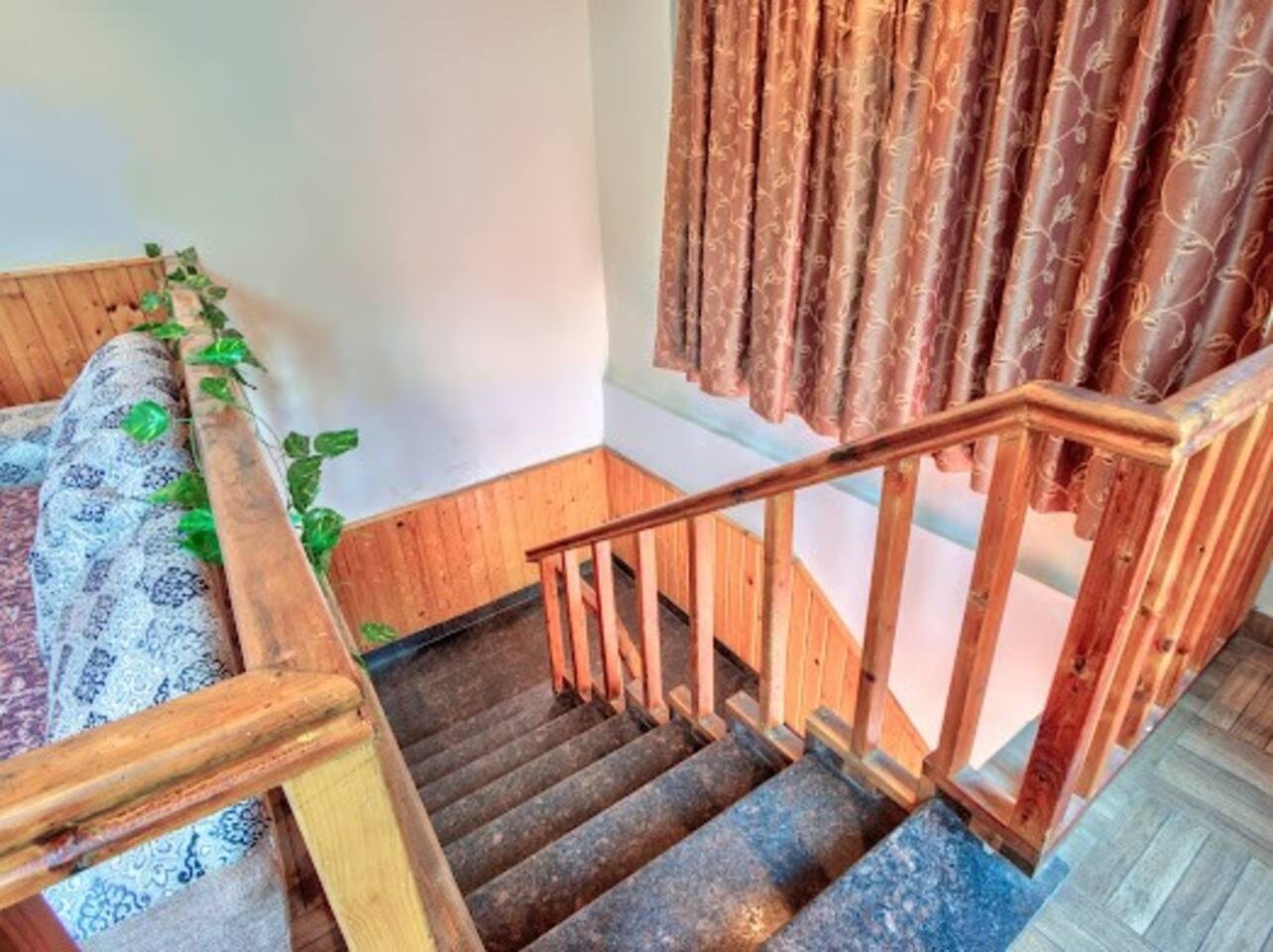 4 bhk penthouse manali Cottage by Geeta Villa x Solis Nature
