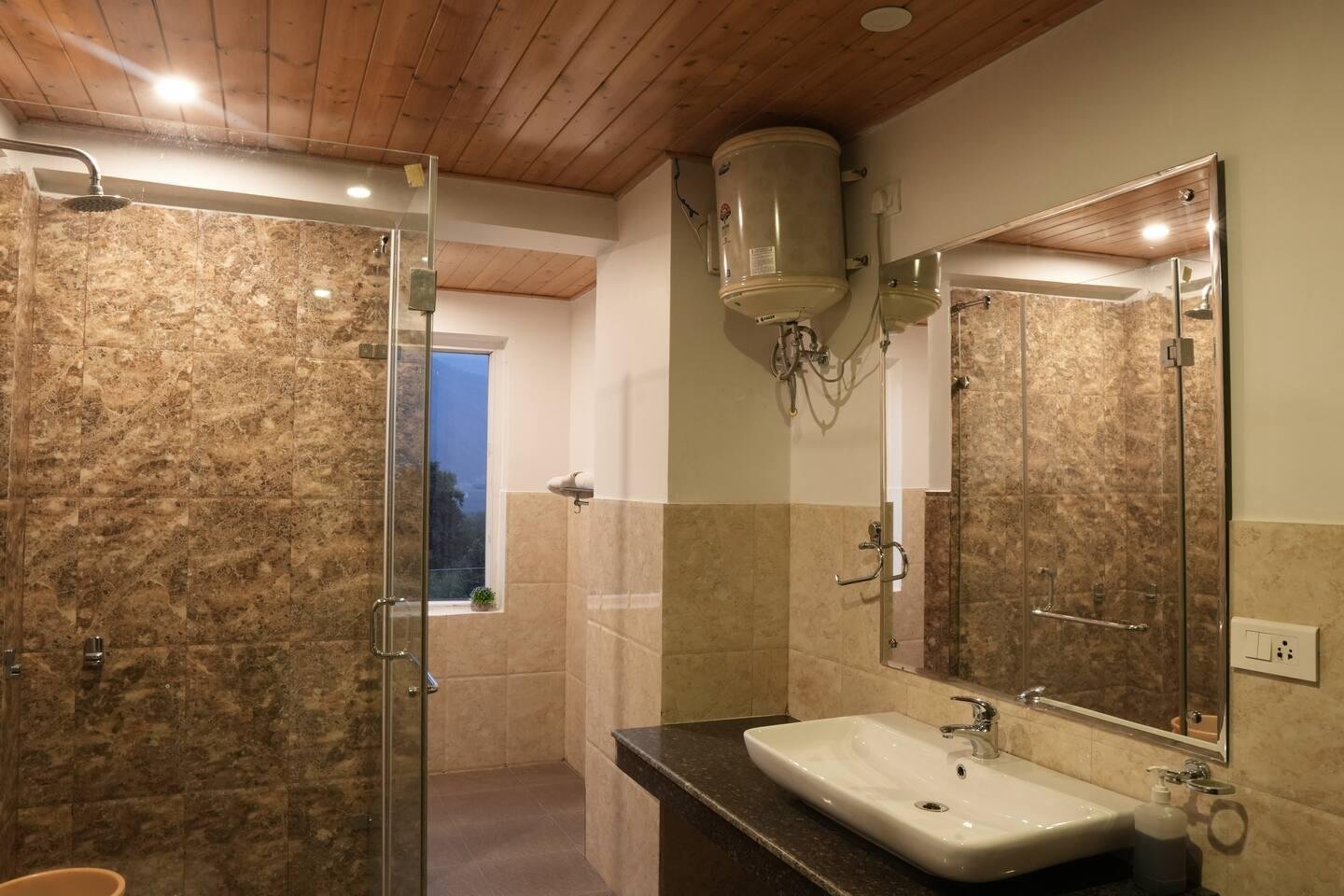 6 Bedroom Cottage with Unlimited Mountain Views x Solis Nature