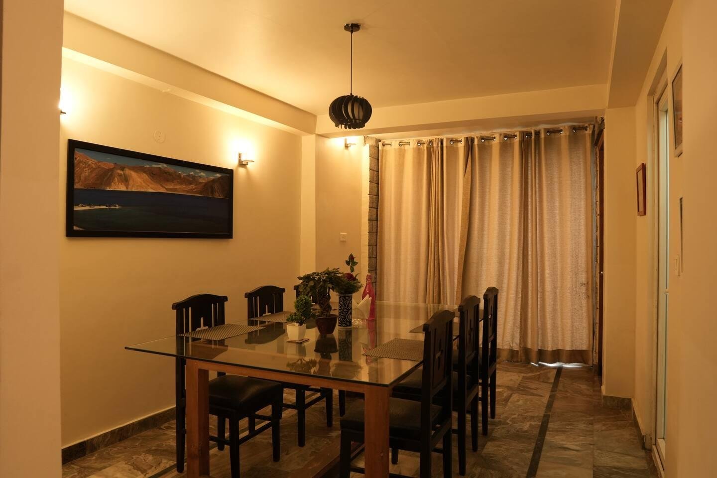 6 Bedroom Cottage with Unlimited Mountain Views x Solis Nature