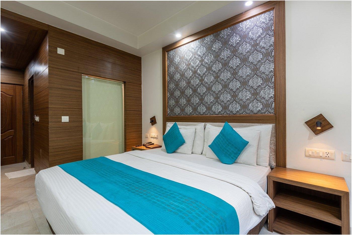 DLS Hotels The Rock Castle x Solis Nature