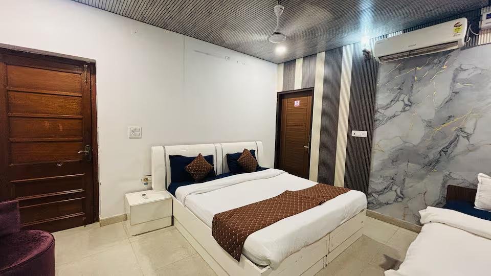The Singh Farm - 4BHK Private Pool Farm House x Solis Nature