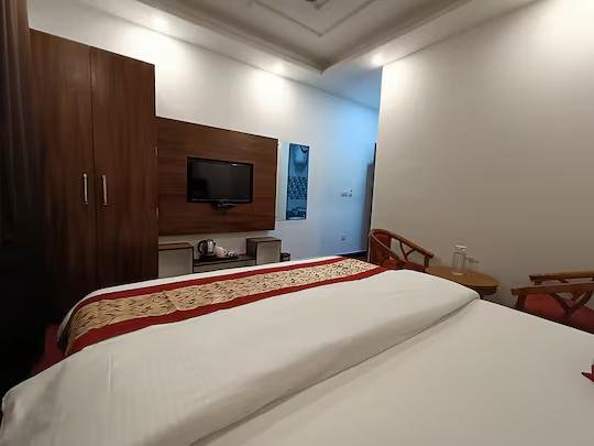 Red Roof Resort Lansdowne x Solis Nature