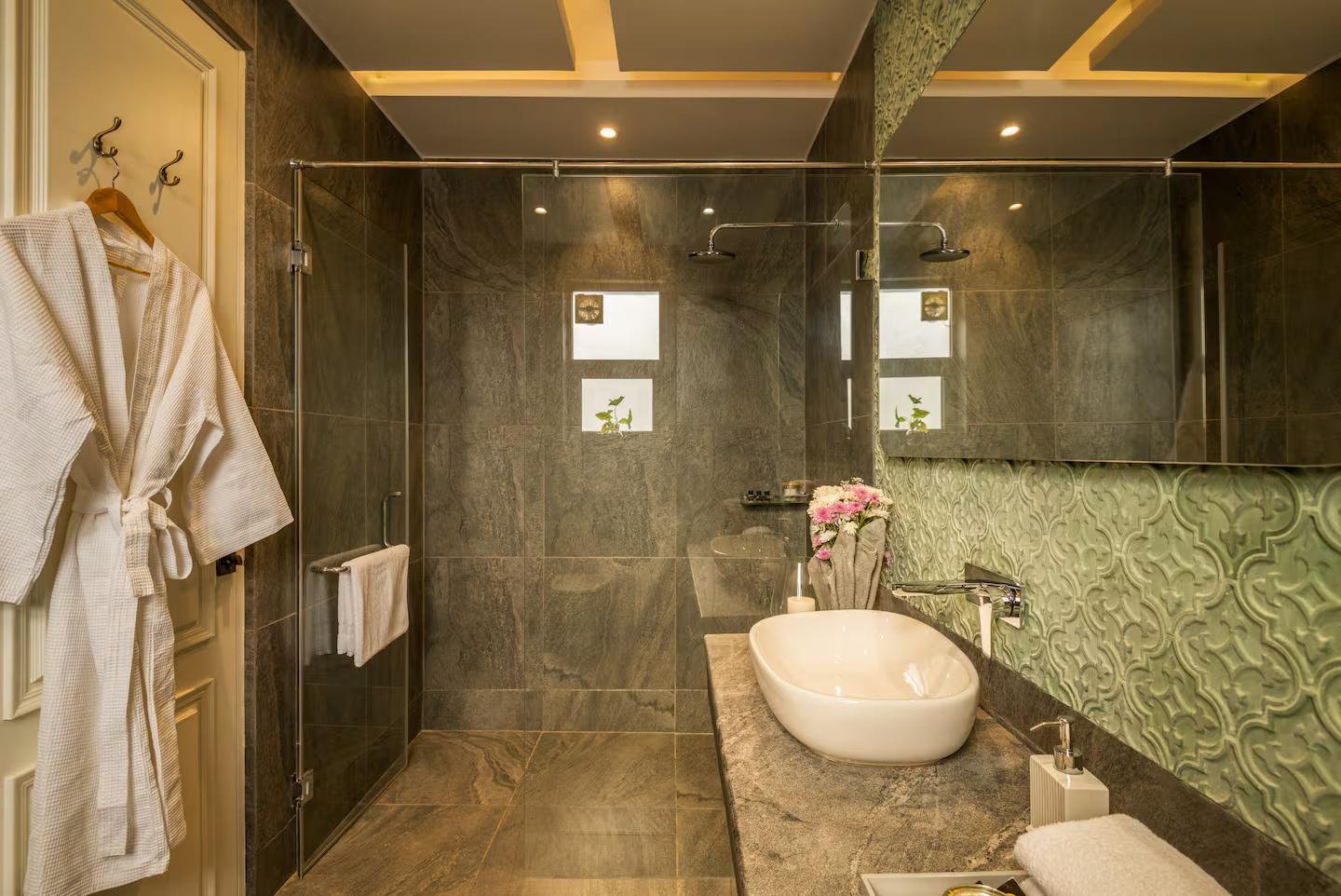 TBK beach villa | Private pool & jacuzzi | Housekeepin x Solis Nature