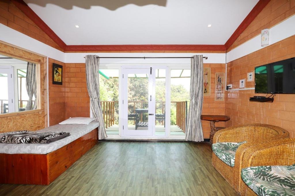 De Rock Jungle Living Resort -Plain View Room x Solis Nature
