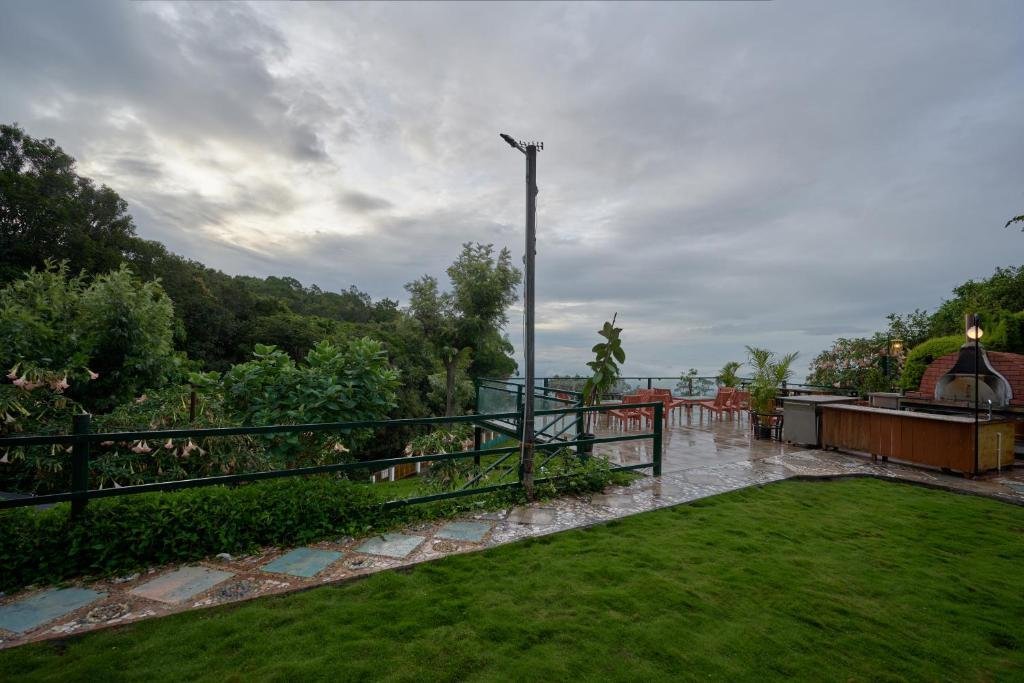 De Rock Jungle Living Resort -Plain View Room x Solis Nature