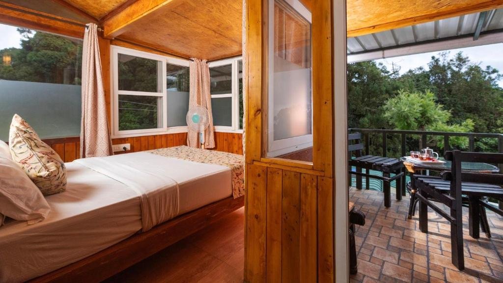 De Rock Jungle Living Resort -Plain View Room x Solis Nature