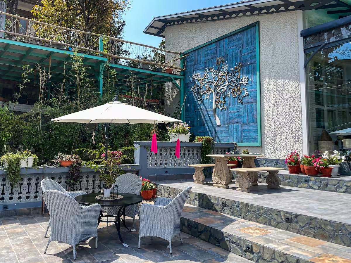 The Blue Door - A Luxury Boutique Villa on Foothills o x Solis Nature
