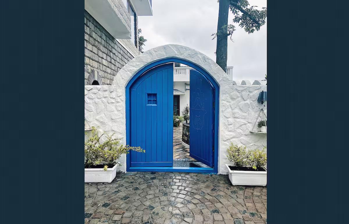 The Blue Door - A Luxury Boutique Villa on Foothills o x Solis Nature