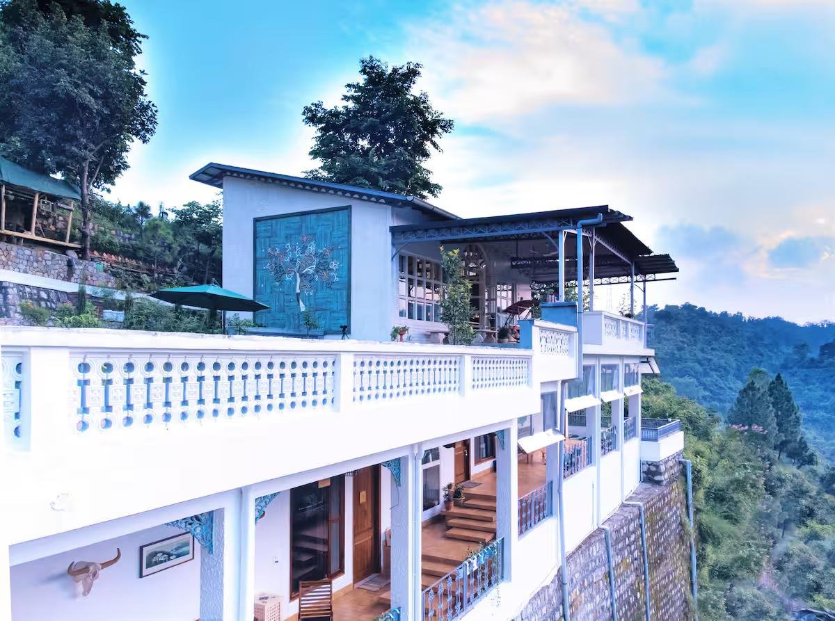 The Blue Door - A Luxury Boutique Villa on Foothills o x Solis Nature