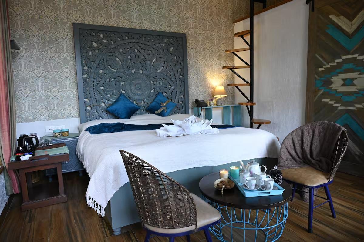 The Blue Door - A Luxury Boutique Villa on Foothills o x Solis Nature