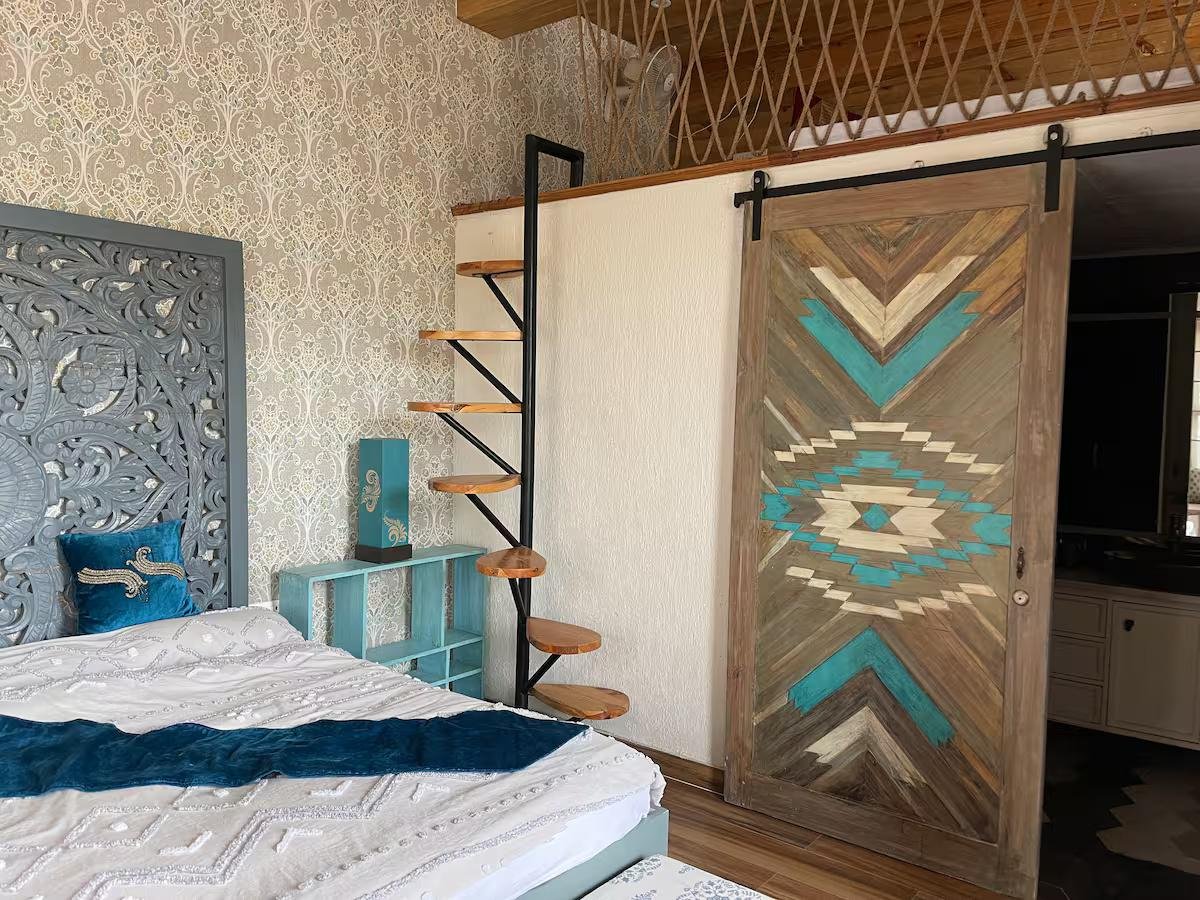 The Blue Door - A Luxury Boutique Villa on Foothills o x Solis Nature