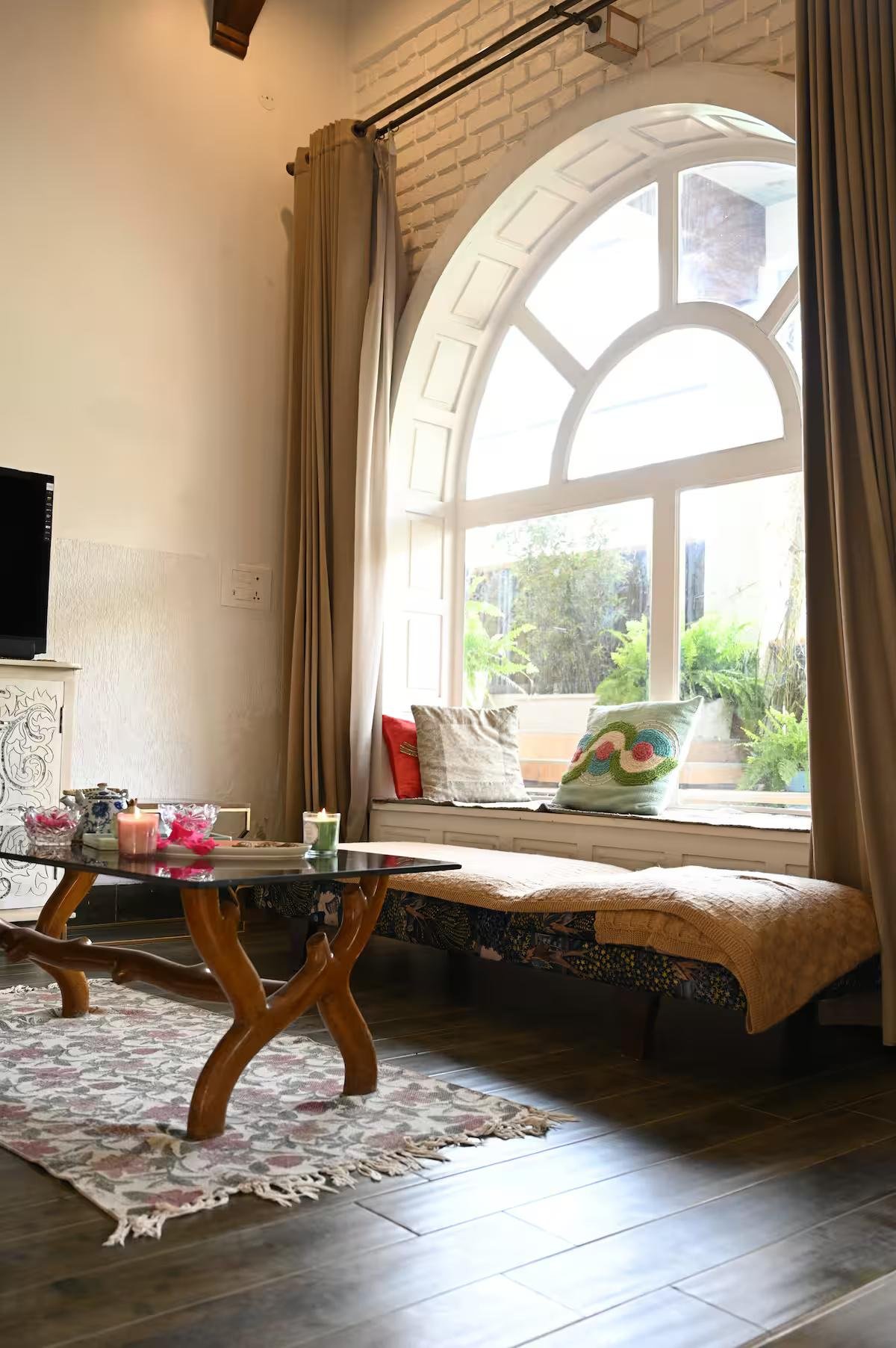 The Blue Door - A Luxury Boutique Villa on Foothills o x Solis Nature