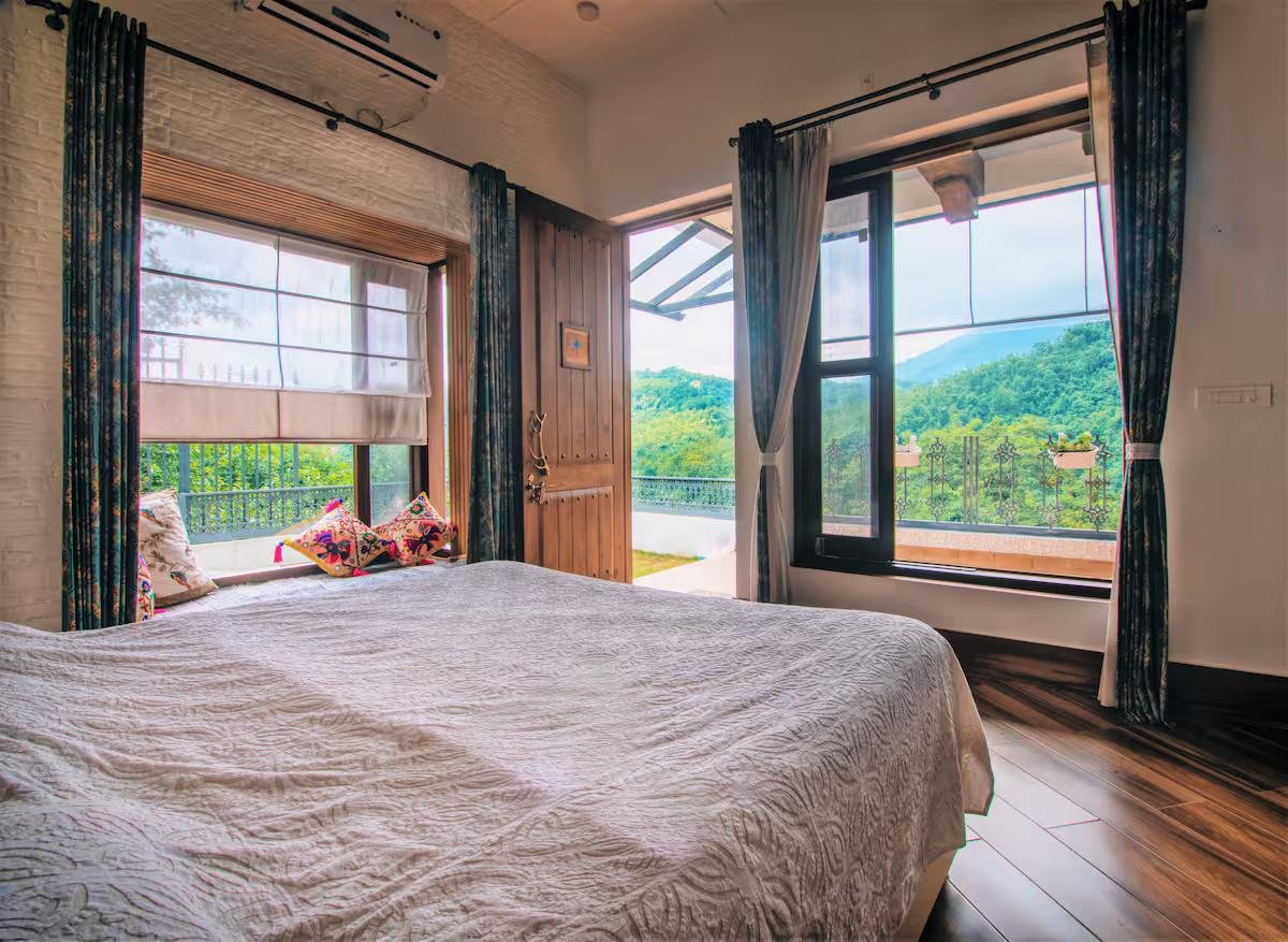 The Blue Door - A Luxury Boutique Villa on Foothills o x Solis Nature