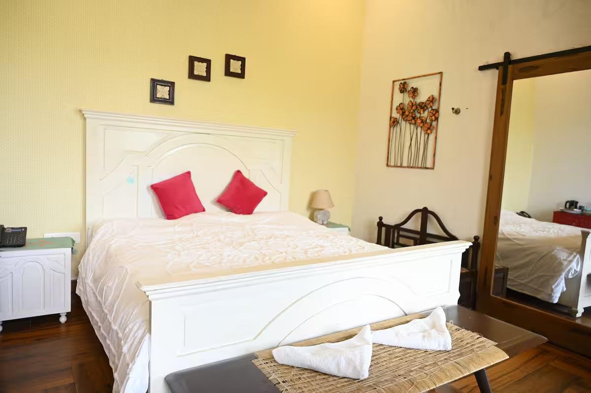 The Blue Door - A Luxury Boutique Villa on Foothills o x Solis Nature