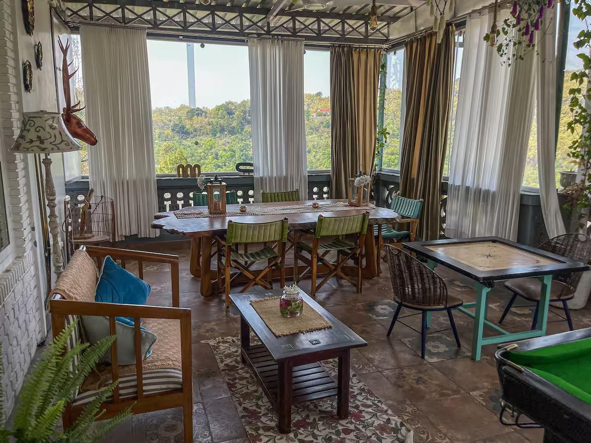 The Blue Door - A Luxury Boutique Villa on Foothills o x Solis Nature